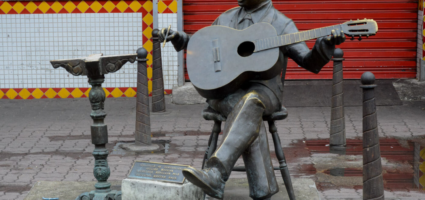 Estátua de Adelino Moreira