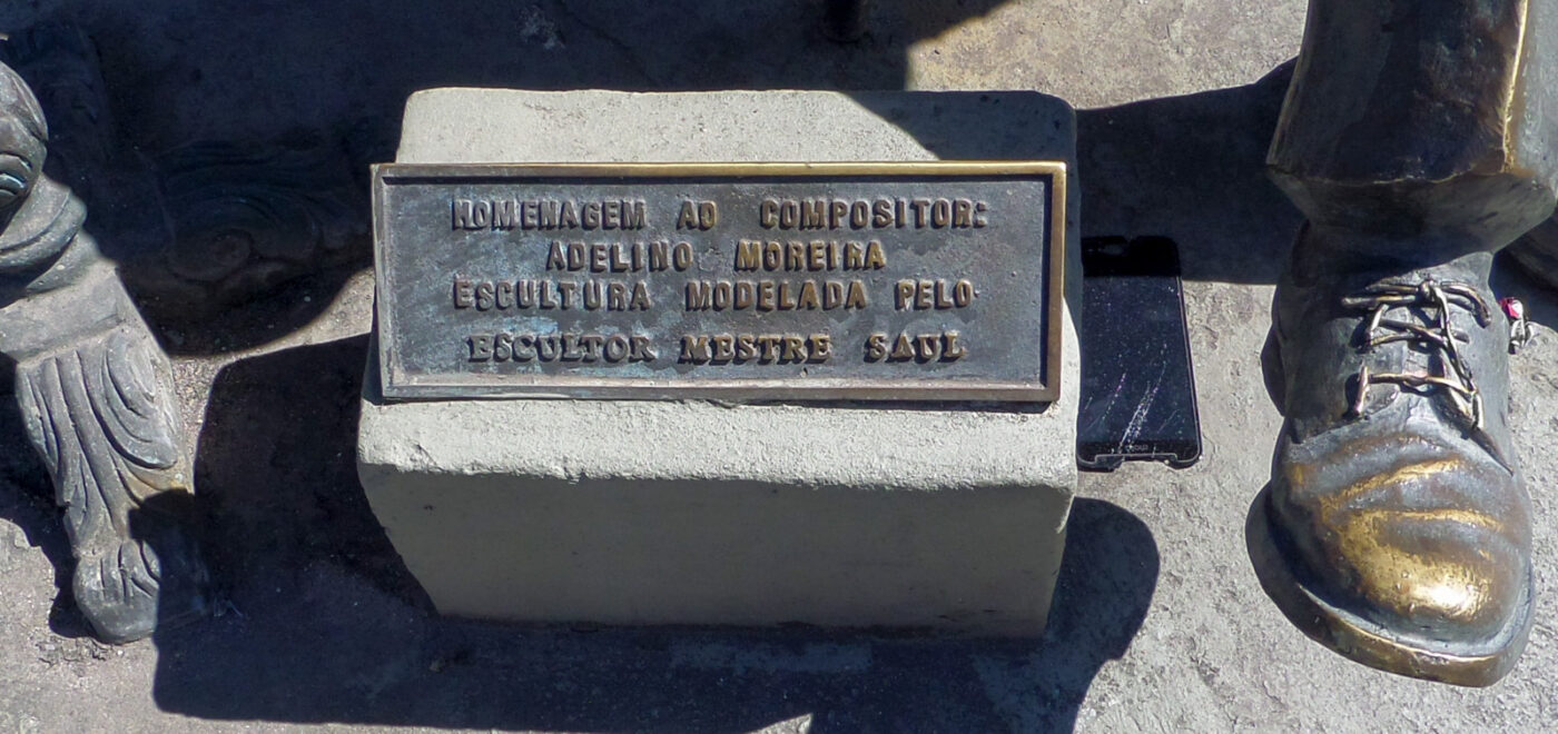 Estátua de Adelino Moreira