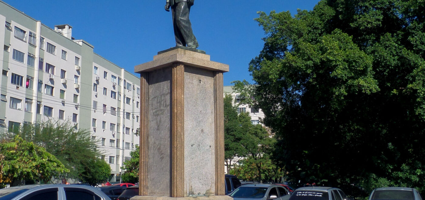 Estátua Manuel Caldeira de Alvarenga